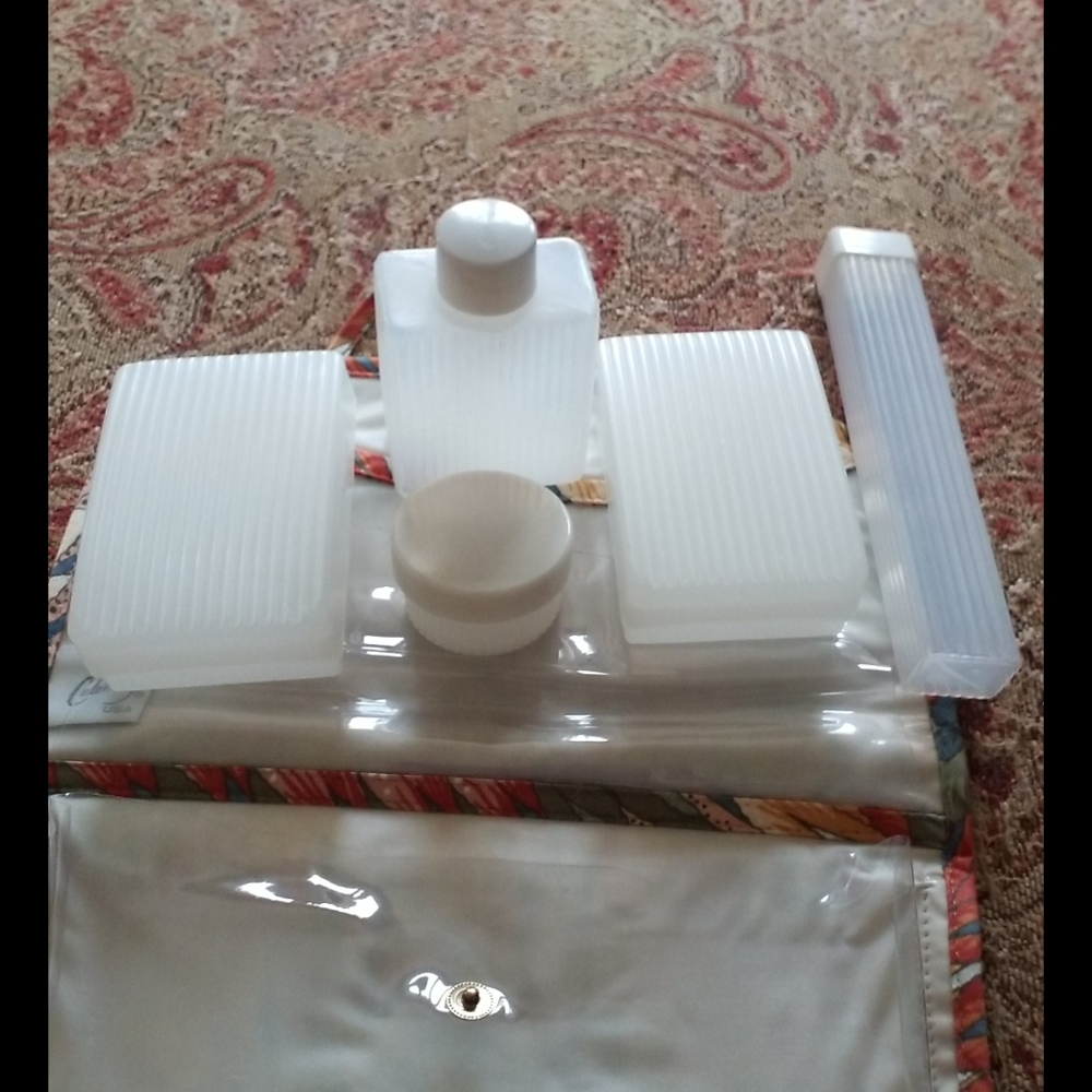NEW Celebrity Travel Organizer - Picture 9 of 10
